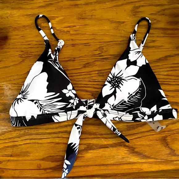 Beautiful Brand New Floral Bikini Set - Picture 2 of 4